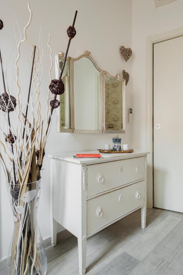 Charming Apartment On The Darsena Navigli - Pulizia Eccezionale Milan Bagian luar foto